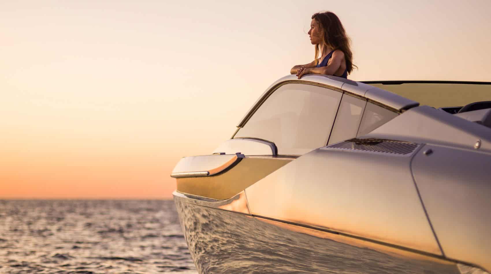 Fairline F-Line 33 OB - Frau an Bord
