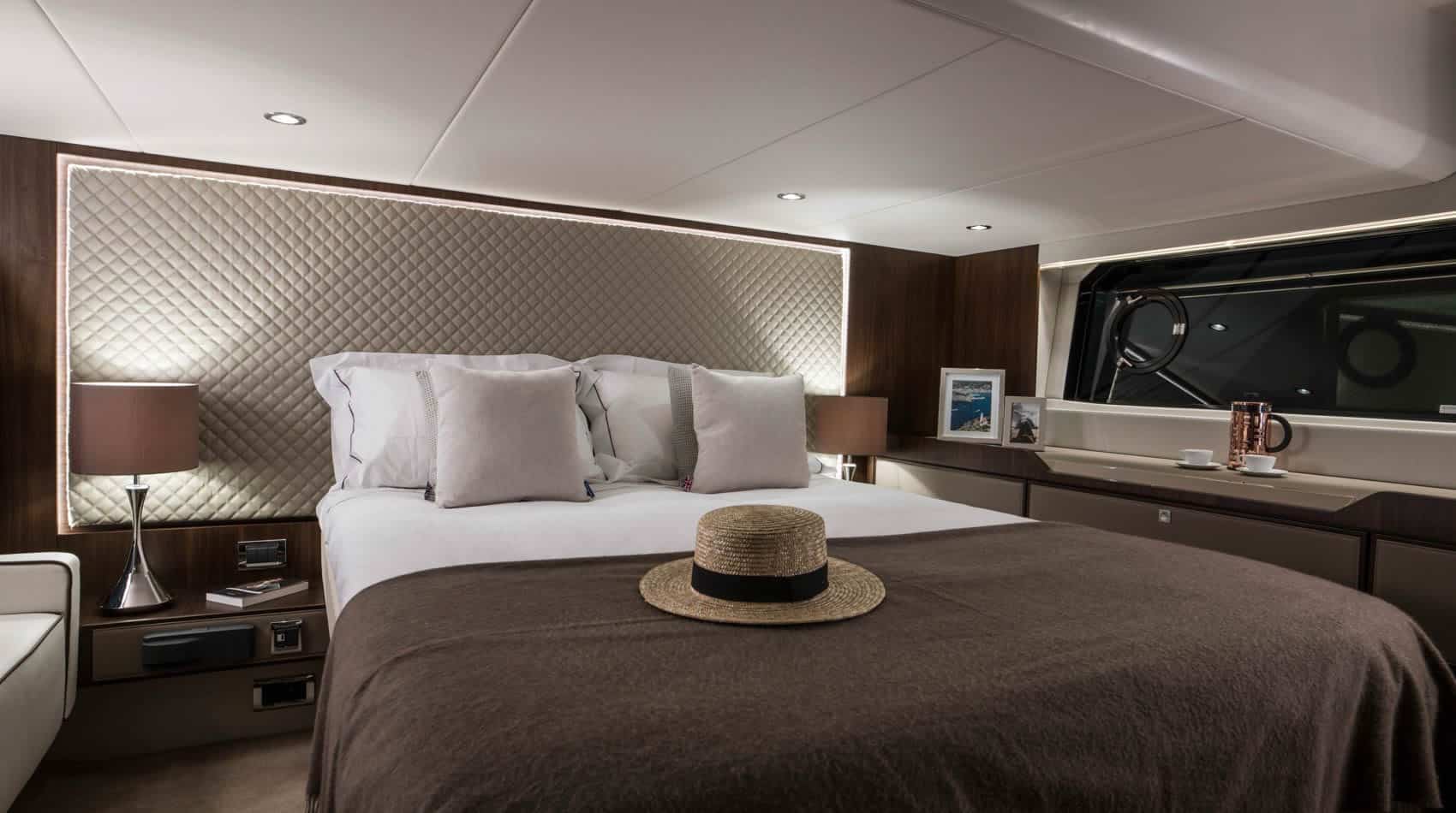 Fairline Squadron 50 Interior 6