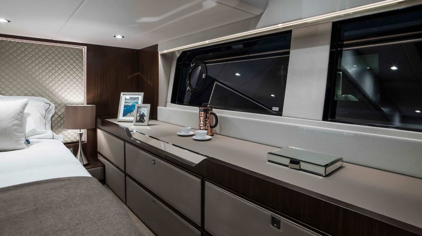Fairline Squadron 50 Interior 7
